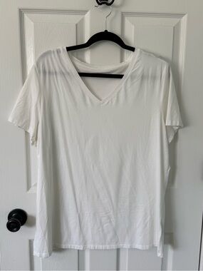 Amazon Essentials White V-Neck XXL